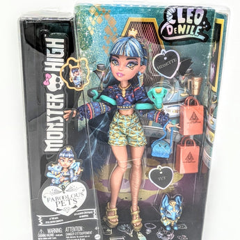 Monster High Doll and Two Pets, Cleo De Nile with Shopping Accessories